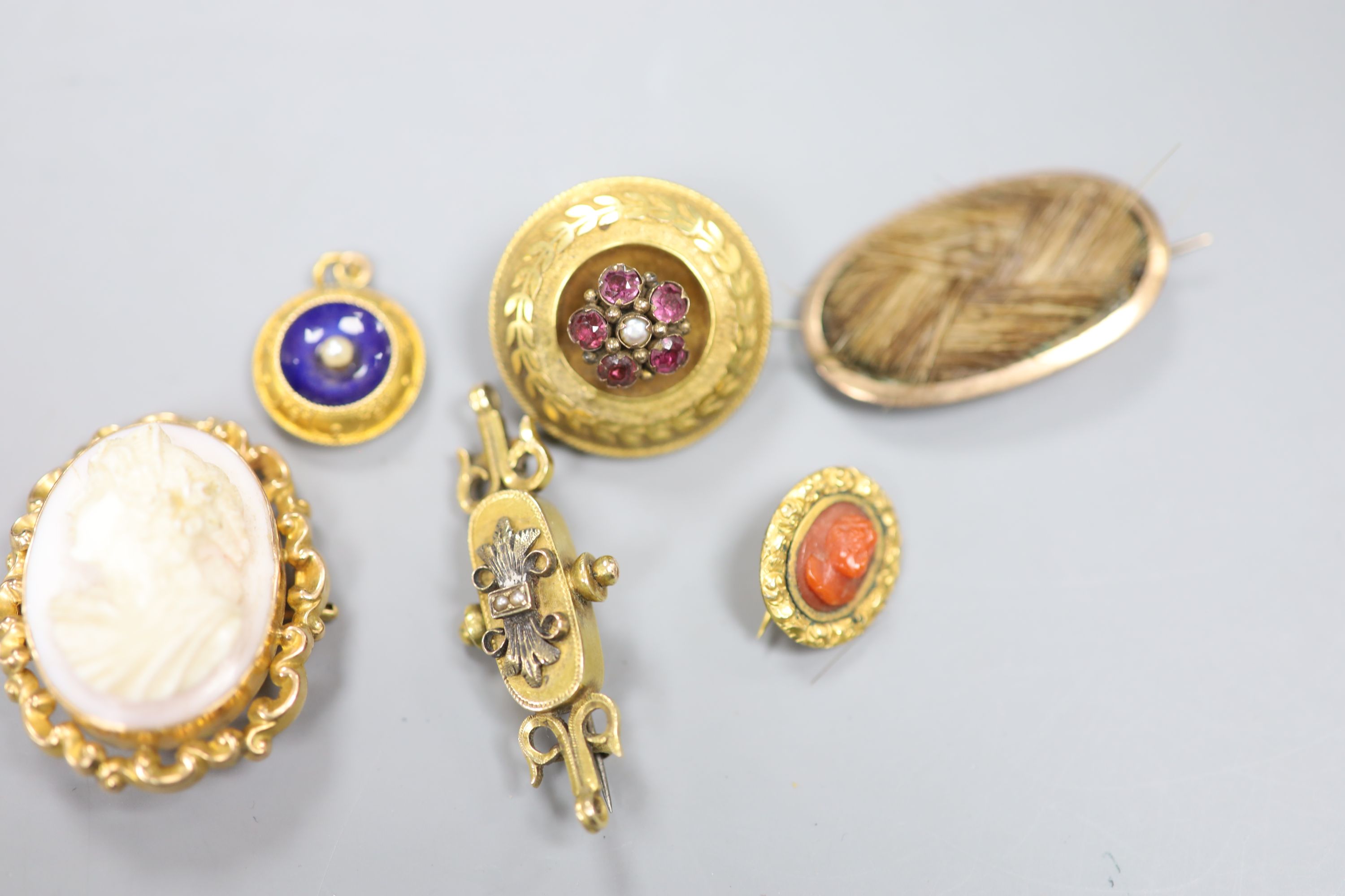 Assorted Victorian and later jewellery.